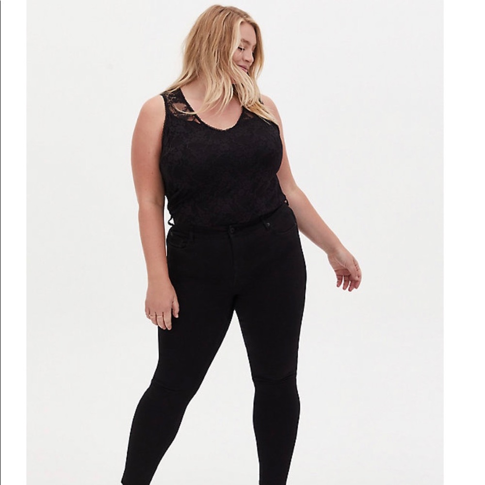 🍎💛🆕Torrid back lace top - Picture 3 of 5